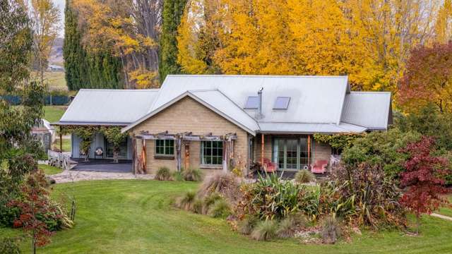 SPACIOUS LIFESTYLE PROPERTY IN SUNNY GALLOWAY