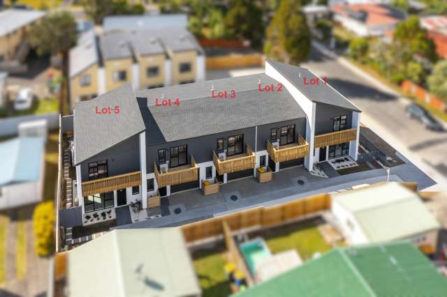 Affordable - 2 Beds 2Baths+1 Study & Garage!