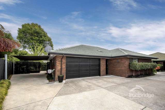 Prime Location with Home Office