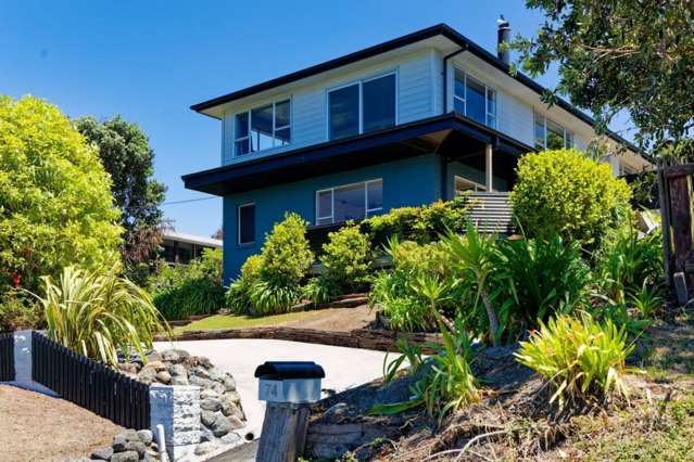 * UNDER OFFER * Stylish Renovation, Superb Views