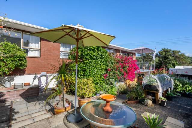 Spacious Living & Exceptional Garaging